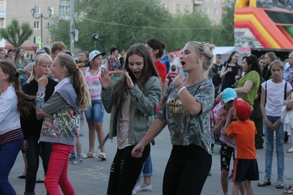 еманжелинск праздник. летний спортивный праздник ко дню цветов. праздник двора вильямса 46. городской сквер еманжелинск. день защиты детей 3 июня солнечный.