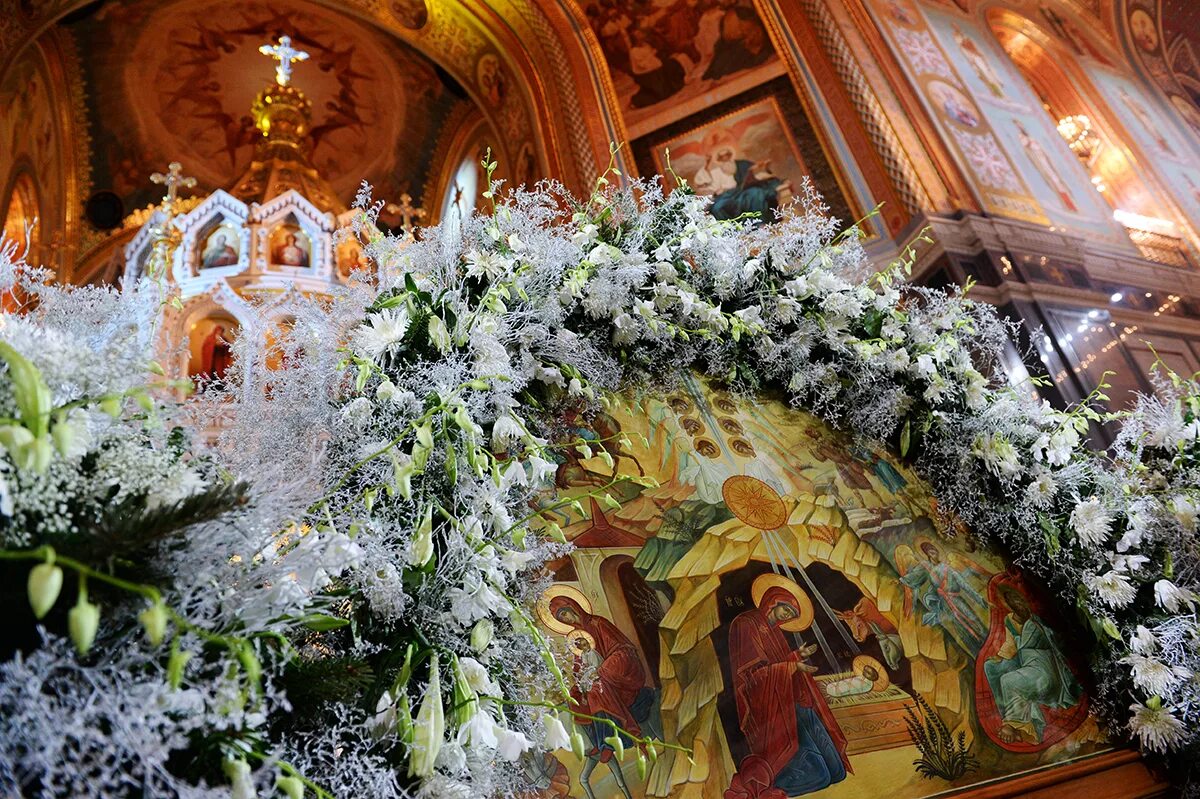 богослужение на рождество христово. рождество христово в православном храме. рождественская служба в храме христа спасителя. рождественская служба в храме христа спасителя. богослужение на рождество христово.