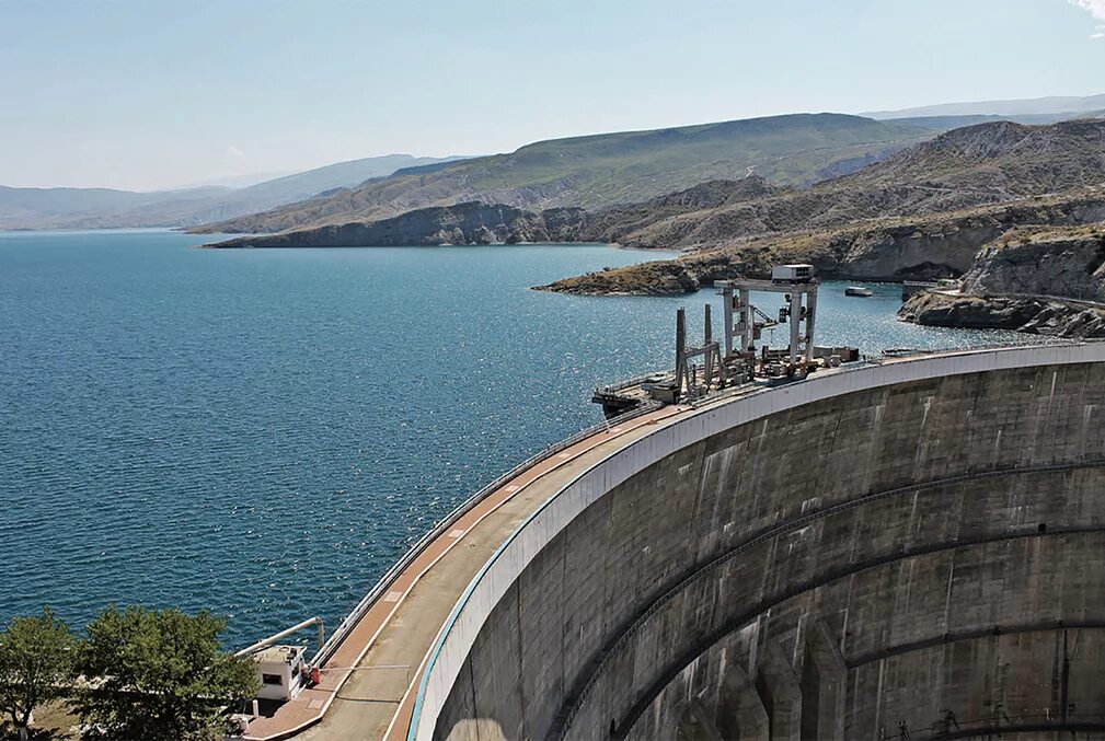 Водохранилище это. Чиркейская ГЭС И водохранилище. Чиркейская ГЭС + Чиркейское водохранилище ГЭС. Водохранилище Чиркейской гидростанции. Водохранилище ГЭС-5.