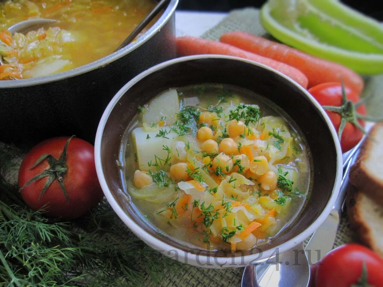 Рецепты постных супов фото. Греческий суп фасолада. Постный суп. Постный суп с галушками. Постный картофельный суп.