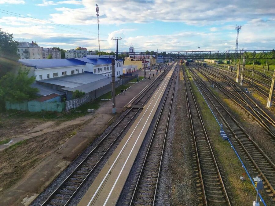 тэп70бс с двухэтажным поездом в ульяновске. беспересадочный вагон москва бийск. санкт петербург кострома жд. тэп70-бс двухэтажная 001. санкт петербург кострома жд.