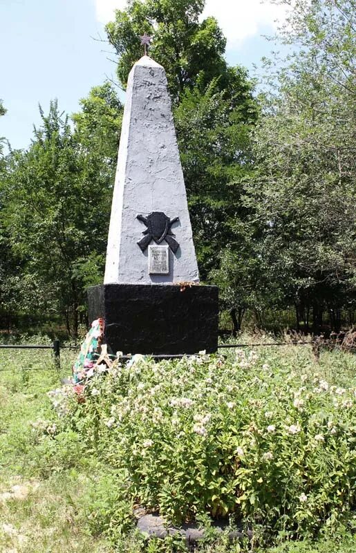 Погода в харьковском зимовниковский район. Хутор Харьковский Зимовниковский район. Ульяновский (Зимовниковский район). Школа Хутор Харьковский. Жители х Харьковский Зимовниковский район.