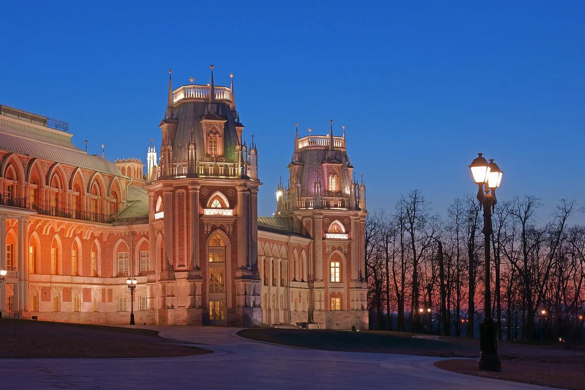 Усадьба Царицыно ночью. Царицыно (дворцово-парковый ансамбль). Парк Царицыно вечером. Царицыно парк Казань. Царицыно сити