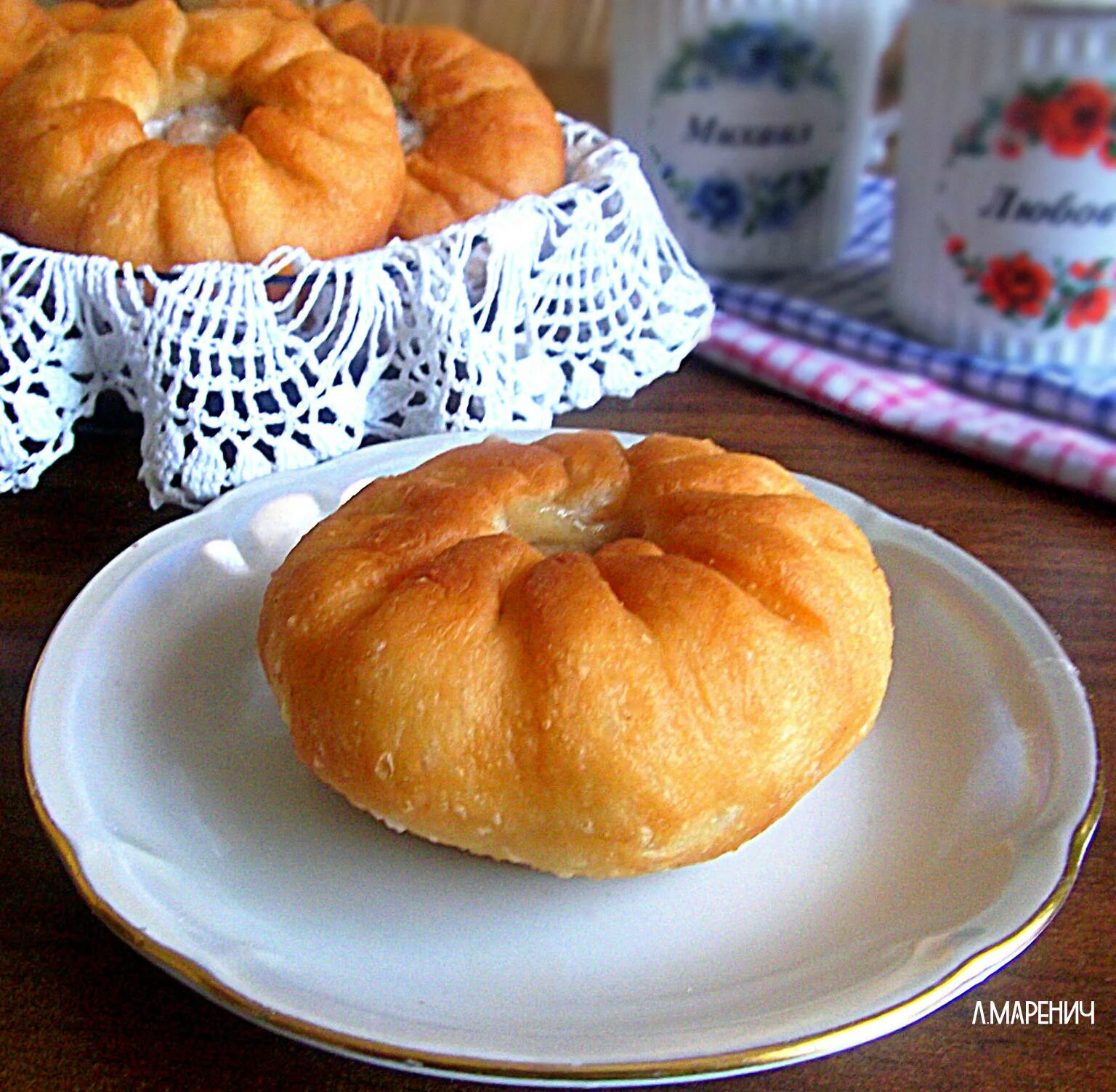 пирожки беляши. беляши с мясом на дрожжевом тесте. перемячи с мясом. татарская кухня перемячи. беляши.