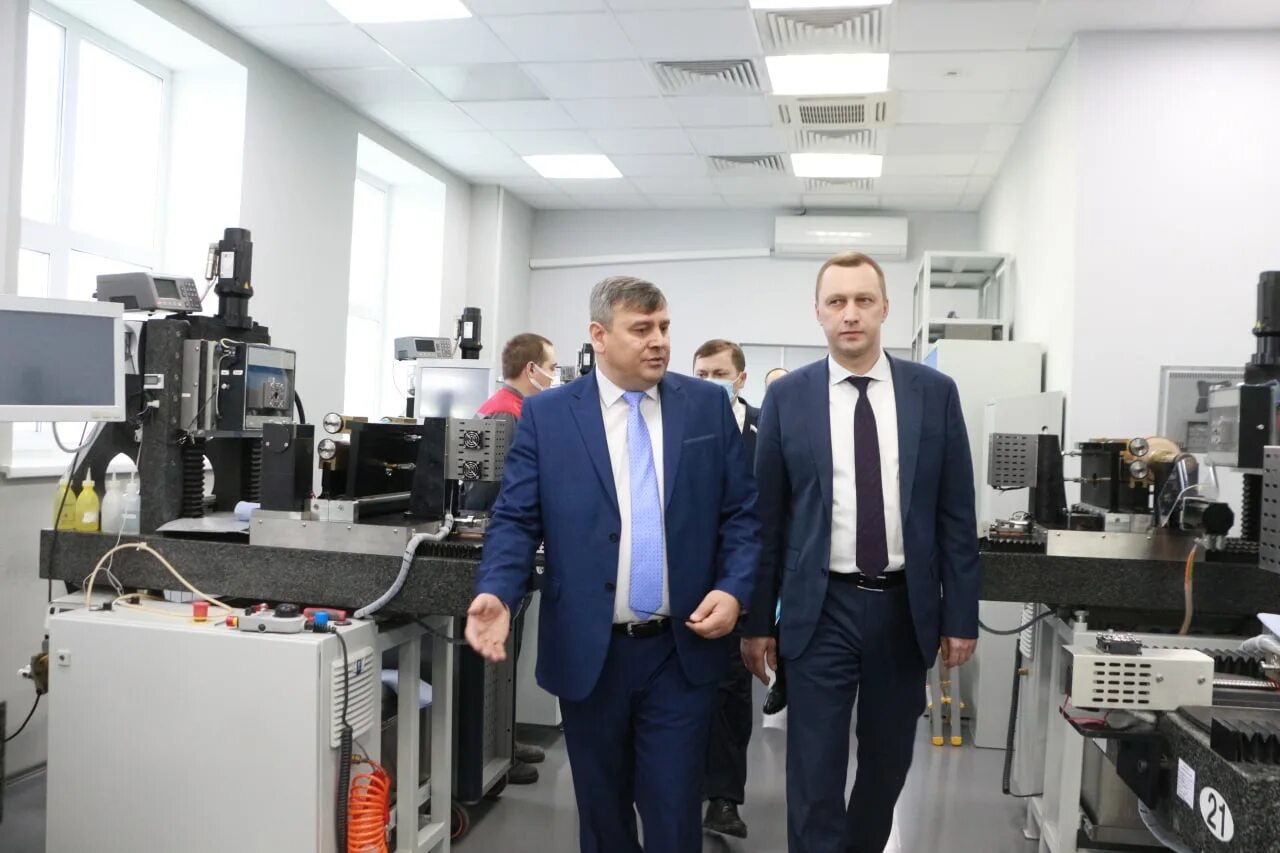 Нпп инжект. Нпп инжект саратов. бусаргин посетил завод. бусаргин саратов посещения завода.