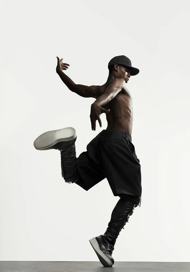 Роберто болле фотосессии. Танцы красавец. Артист балета сергей полунин. Шоу танцы с айханом. Танцуем! красавцы love radio.