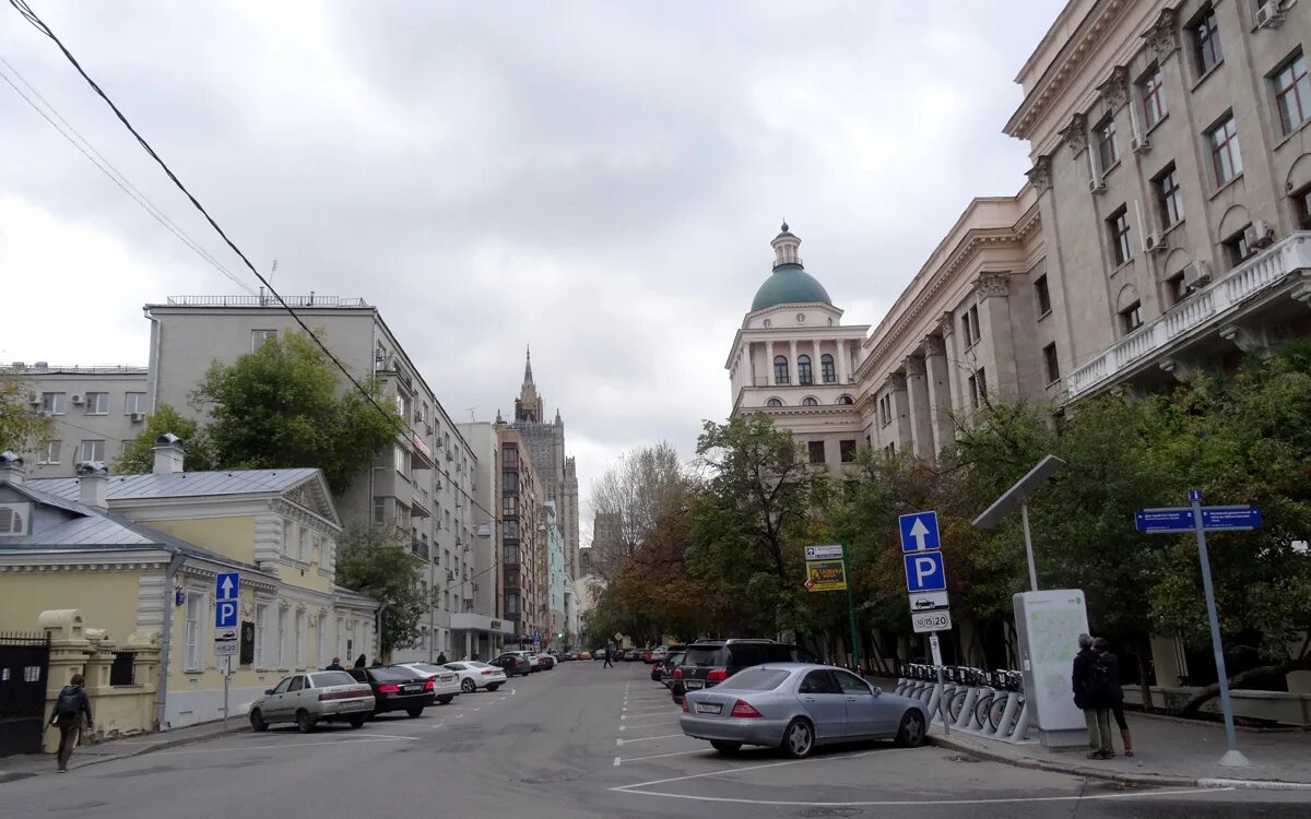 Арбатский бульвар. Новый Арбат вид на Гоголевский бульвар. Гоголевский переулок. Гоголевская улица Москва. Пересечение нового Арбата и гоголевского бульвара старые фотографии.