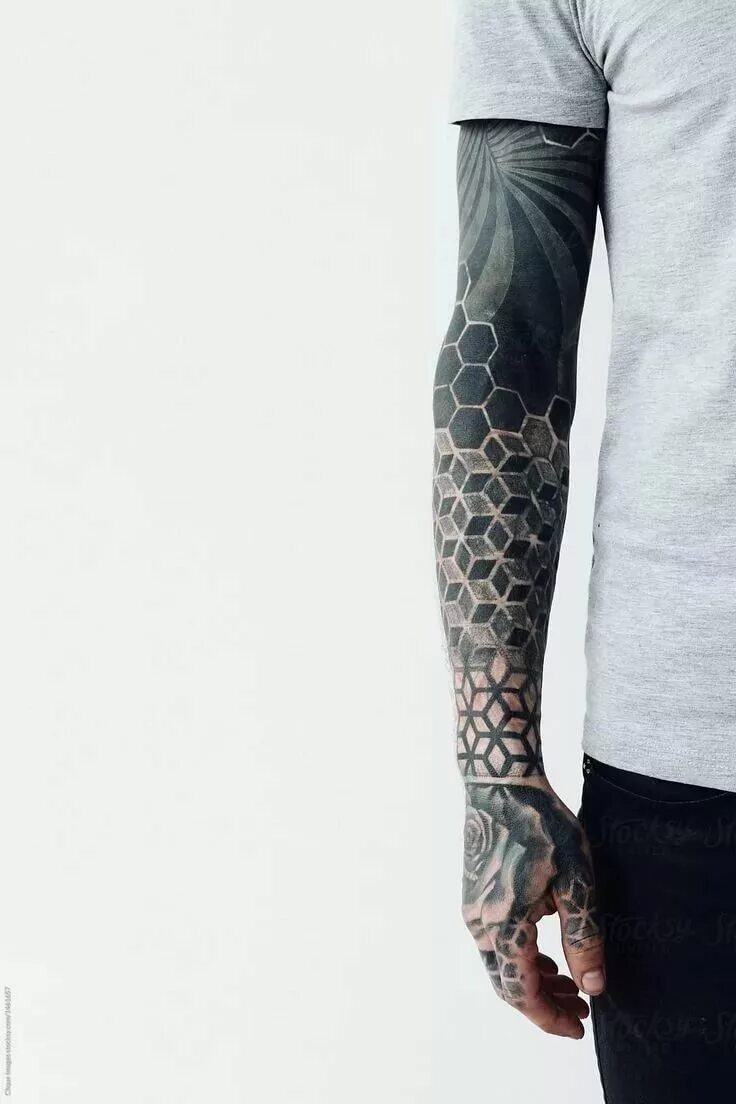 Тату рука полностью. Стиль блэкворк. блэкворк полурукав. blackwork предплечье. блэкворк с геометрией предплечье.