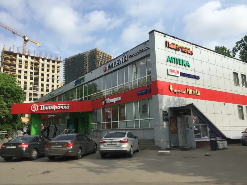 Двухэтажная пятерочка. Пятерочка два этажа. Пятерочка 2 этаж. Пятерочка 2 этаж. Двухэтажный магазин пятерочка.