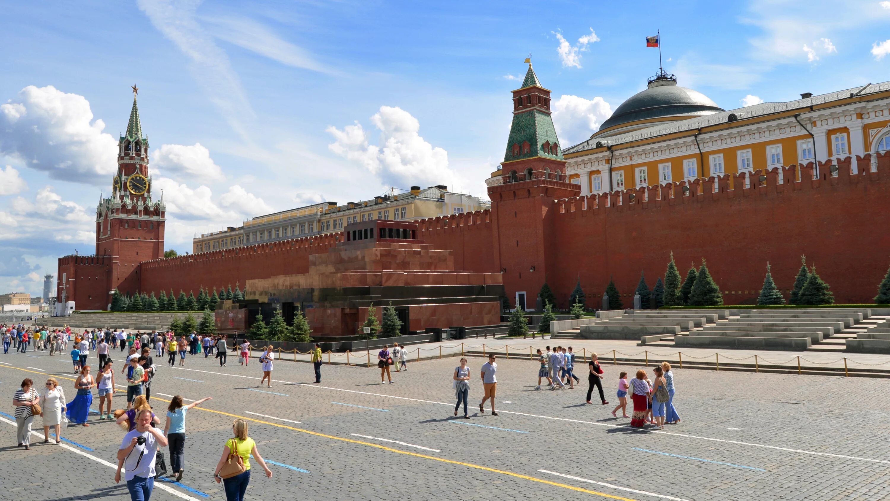 Что под красной площадью. Мавзолей в.и ленина на красной площади в москве. красная площадь мавзолей. ленин на красной площади в мавзолее. красная площадь мавзолей спасская башня.