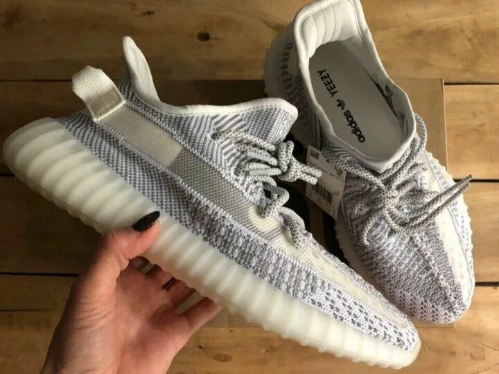 Yeezy купить оригинал. Adidas Yeezy Boost. Адидас ИЗИ буст 350. Кроссовки adidas Yeezy Boost. Кроссовки adidas Yeezy 350.