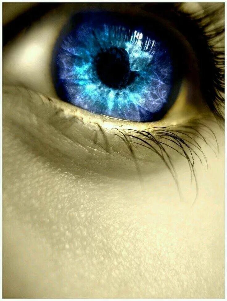 Синие глаза. Голубые глаза. Красивые голубые глаза. Синий цвет глаз.