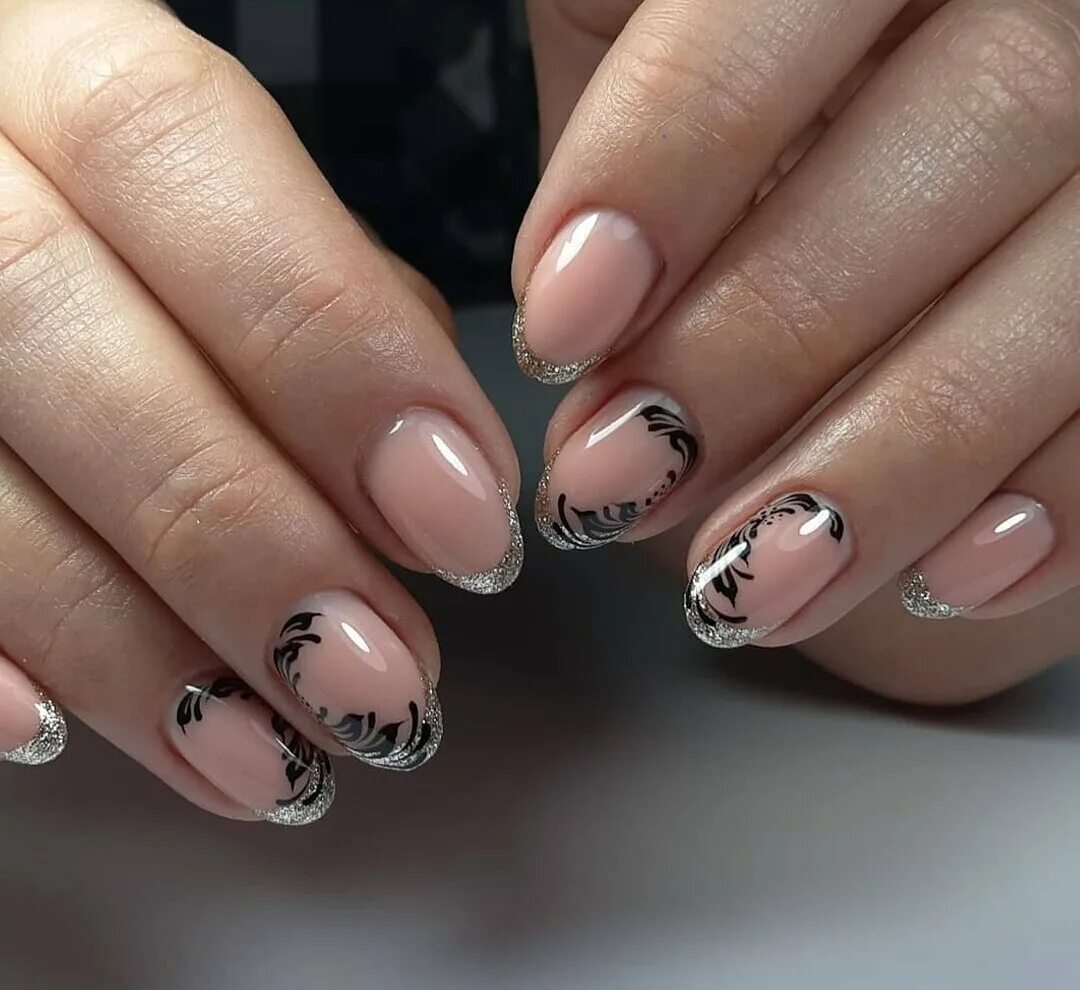 дизайн ногтей с рисунком на квадратные ногти. маникюр с рисунком. маникюр минимализм дизайн. весенний маникюр. маникюр с цветочками на ногтях.