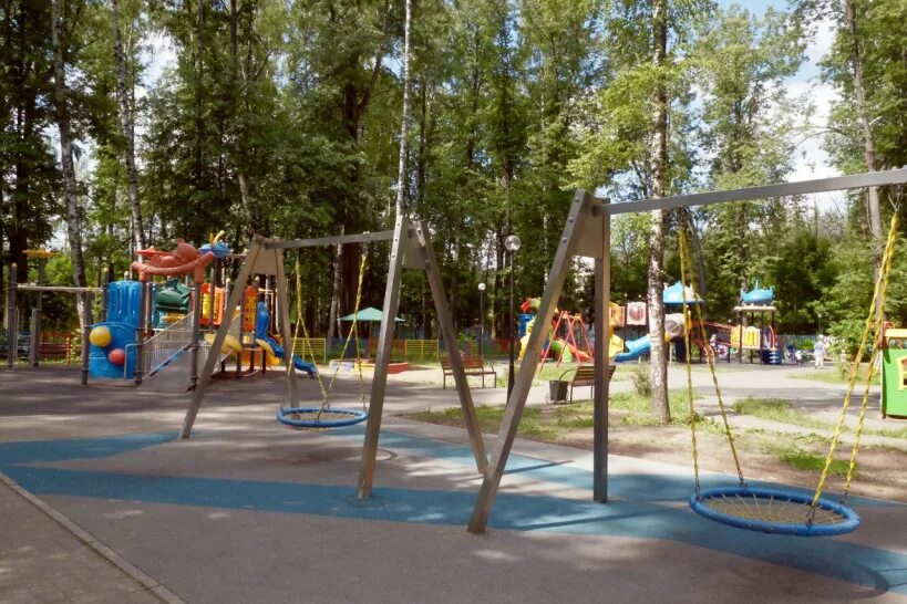Площадка в пушкине. Пушкинская детские площадки. Пушкино детская площадка. Детская площадка в москве. Санаторий знание детская площадка.