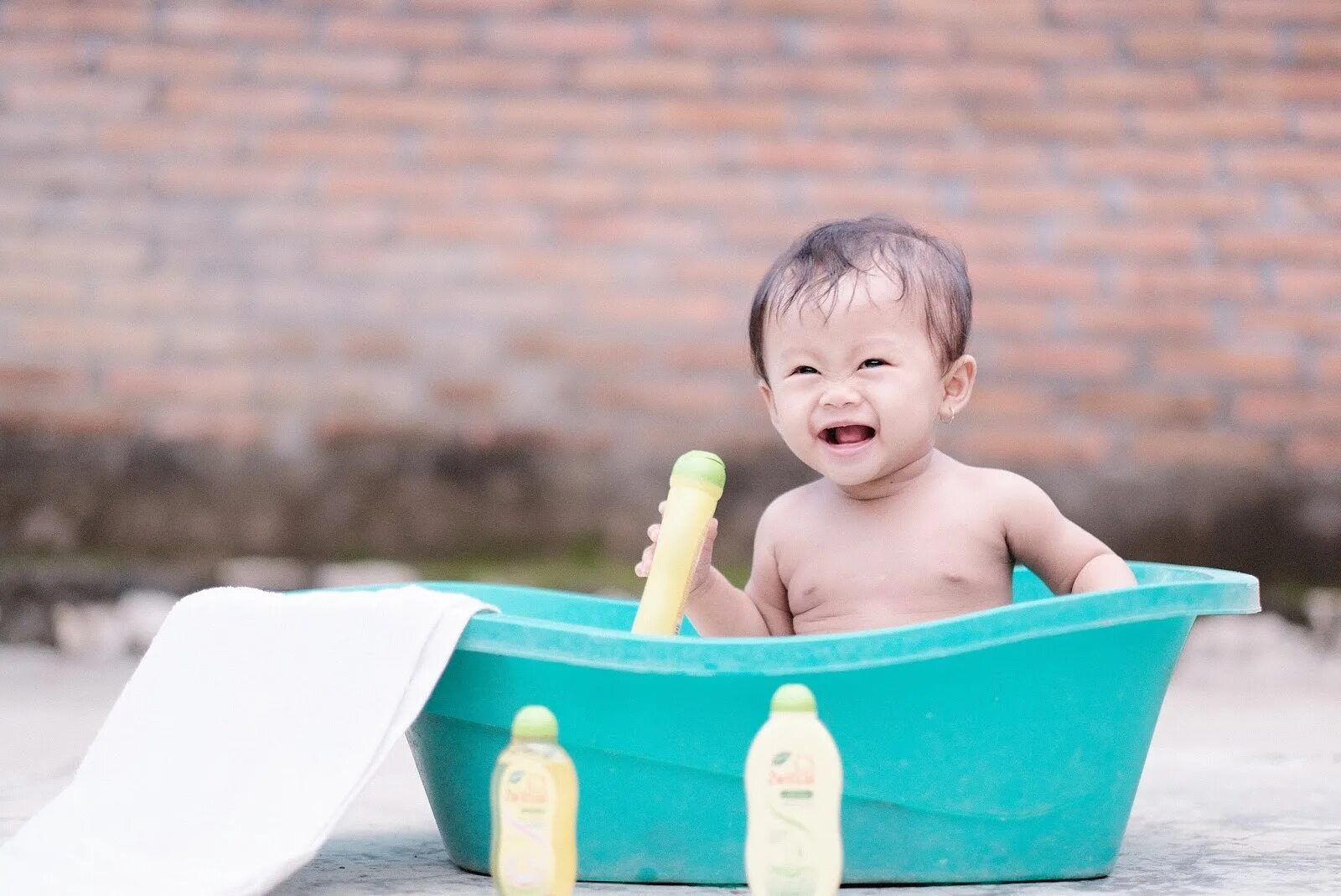 Child bath. Bath для детей. Kids Bath time Индия. Kids Bath time мальчик. Baby 10 лет Bath time.