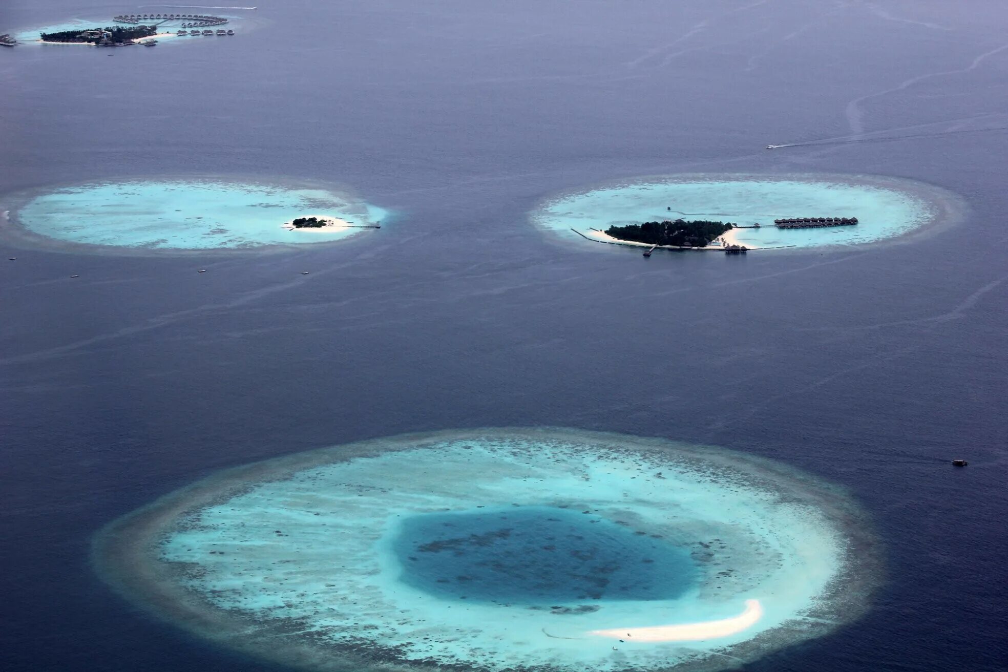 атоллы мальдив. атоллы мальдив. атолл адду мальдивы. остров атолл дюси. мальдивы отель lux south ari atoll.