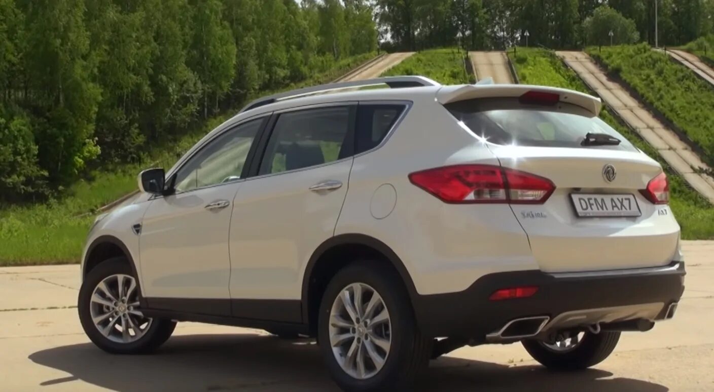 Машина dfm ax7. Донг фенг ax7. Фав т77. Донг фенг ах7. Dongfeng ax7 зеленый.