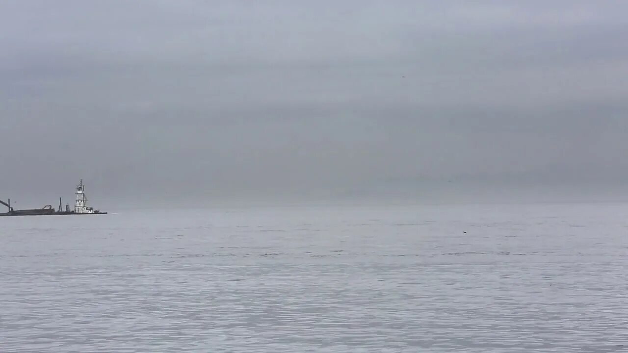 Океаны туманы я буду. Лодка туман океан. Лодка океан туман человек. Катер туман Мурманск. В каком океане часты туманы.