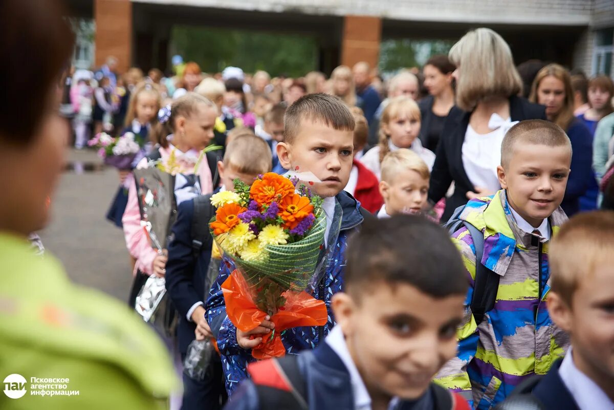 Школа 20 псков. 20 Лицей Псков. 20 Школа Псков учителя. Псков школьники. Школа 1 Псков.