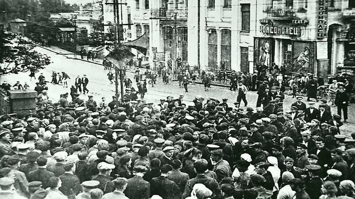 Первый день войны в москве. 22 Июня 1941 года Левитан. Москва 22 июня 1941. Обращение Левитана 22 июня 1941. 22 Июня 1941 люди у репродуктора.