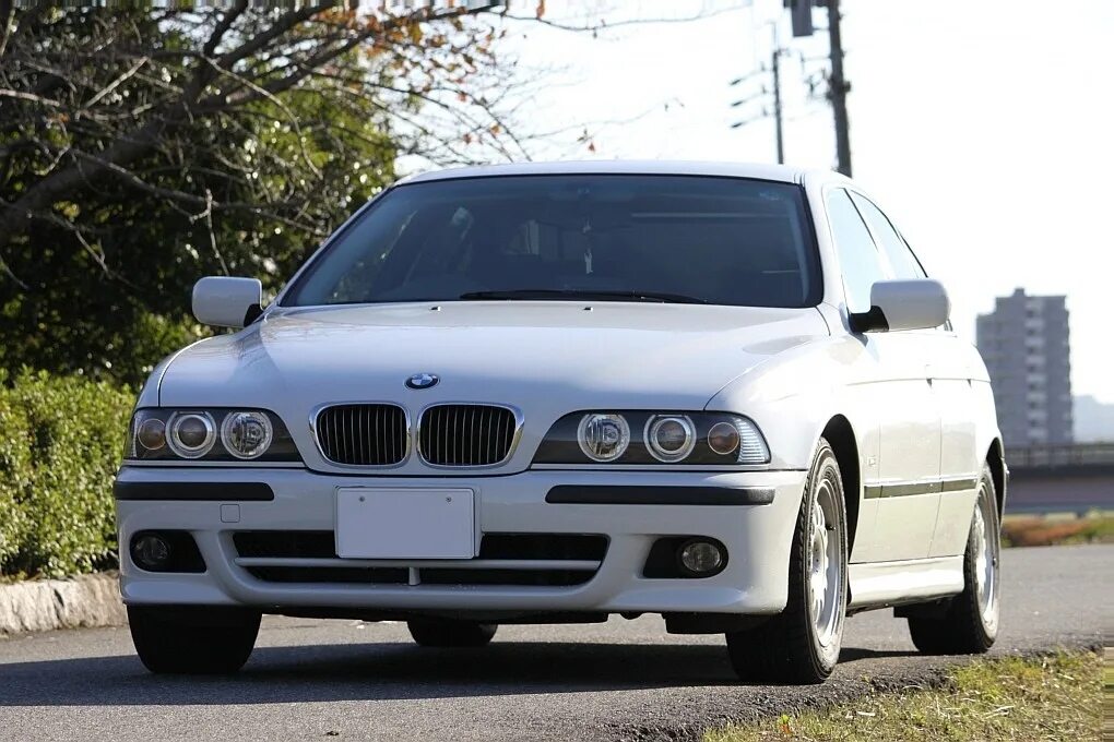 Бмв 98 года. BMW 525i e39. BMW 525 e39. BMW 525 39. БМВ 525 е39.