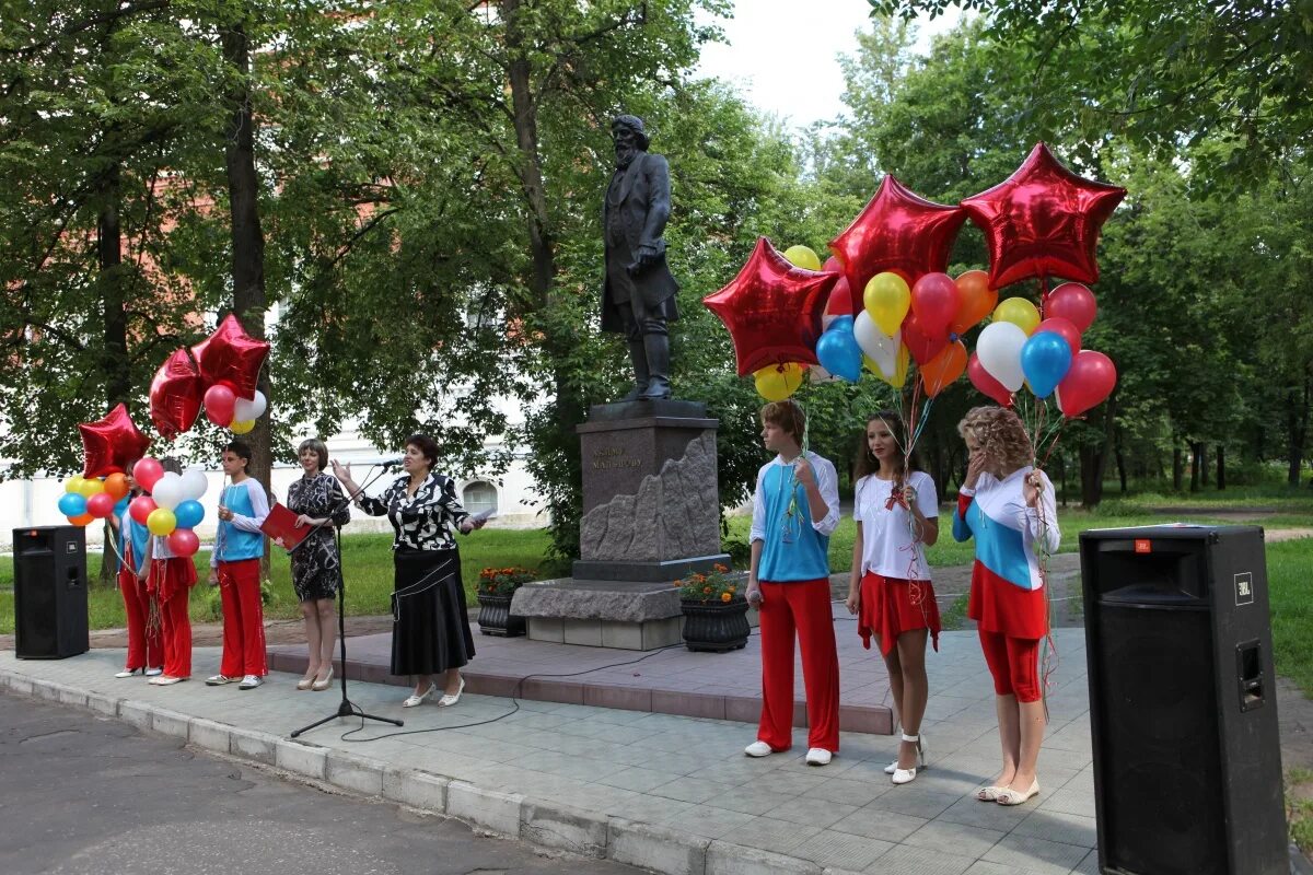 Гусь хрустальном на завтра. День города гусь хрустальный. площадь свободы гусь хрустальный. памятник акиму мальцову в гусь хрустальном. гусь-хрустальный площадь города.