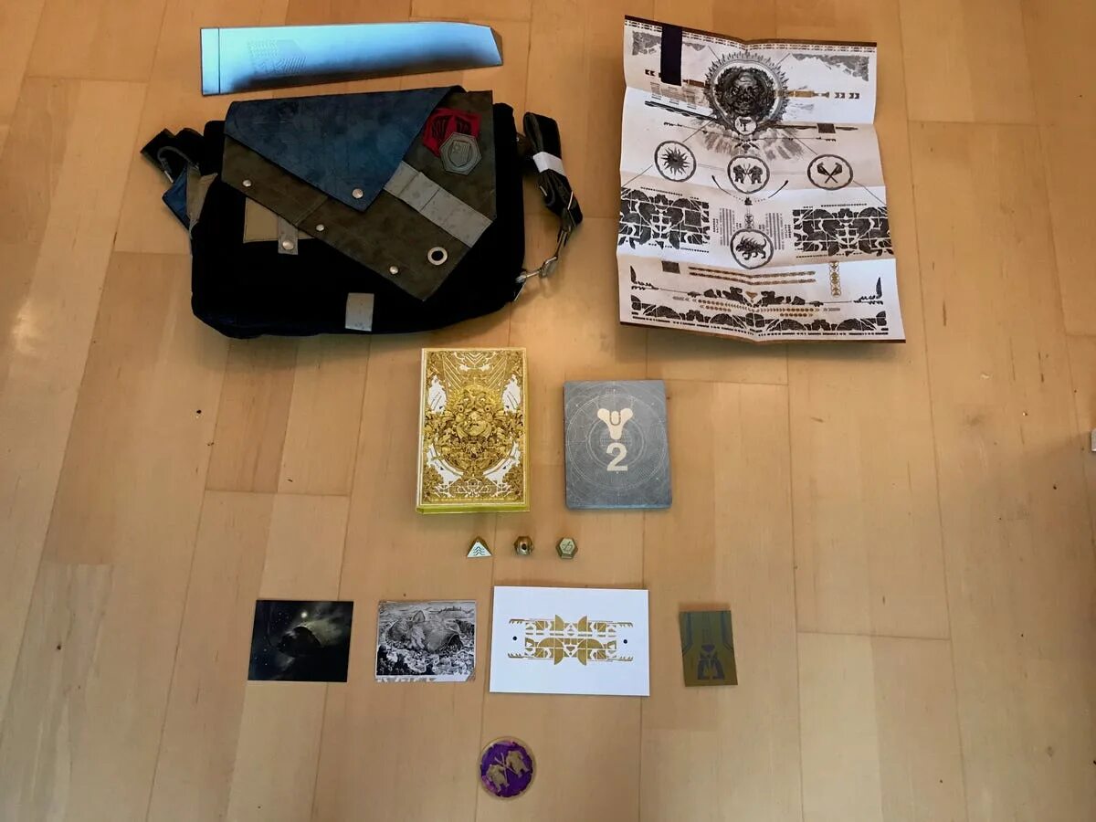 Destiny 2 collection. Коллекционка Destiny 2. Destiny 2 Collector's Edition. Destiny 2 коллекционное издание. Коллекционное издание Дестини 2 рюкзак.