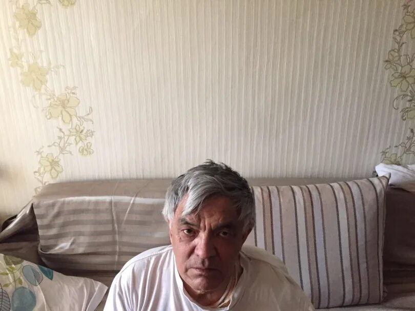 Игорь и елена караганда инвалиды. Инвалиды караганда. Женщина инвалид 1 группы. Специальные тротуары для инвалидов колясочников. Прикованная к коляске.