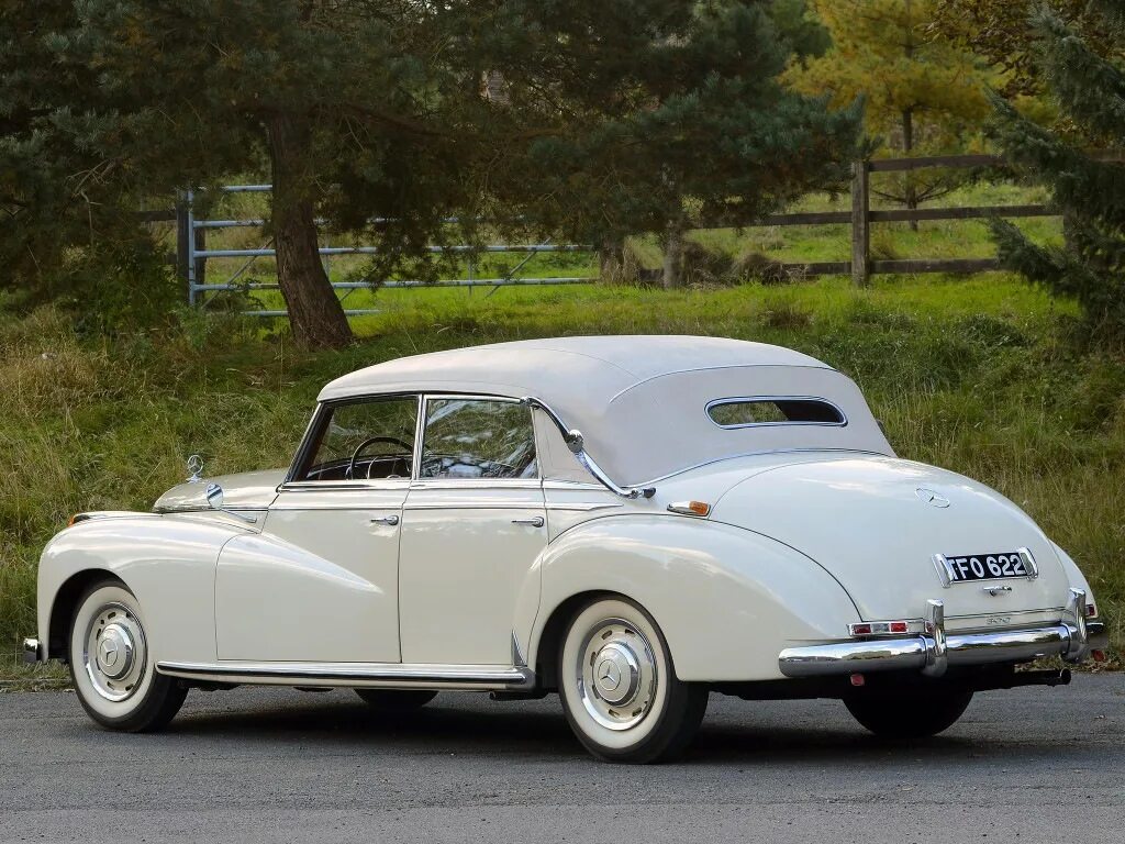 Mercedes 300 1951. Mercedes-Benz 300 Cabriolet. Mercedes-Benz 300 кабриолет w186. Mercedes Benz 1951.