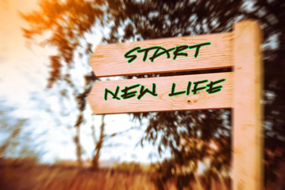 Start new life. Табличка новая жизнь. Символ начало новой жизни. Фото с знаком новая жизнь. New Life картинки.