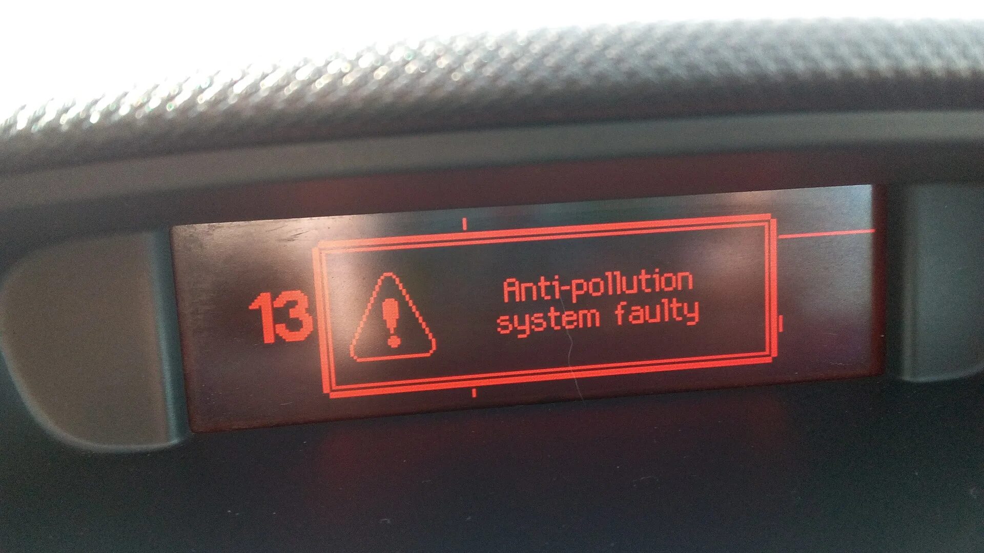 Перегрев пежо 308. Peugeot 308 маркировочные таблички. electronic anti-theft faulty peugeot 308. шильдик peugeot 308 2010. пежо 308 табличка псма.