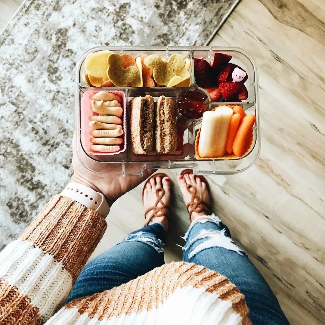 пятничный вечер. уютного пятничного дня. уютные посиделки с друзьями. пятничный вечер картинки. уютная пятница картинки.