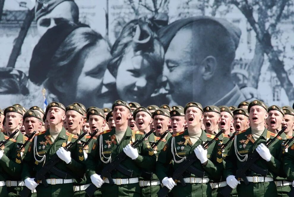 Московское военно-музыкальное училище красная площадь. Моряки на параде. Солдаты маршируют на параде. Гифка солдаты маршируют. Ура марш.