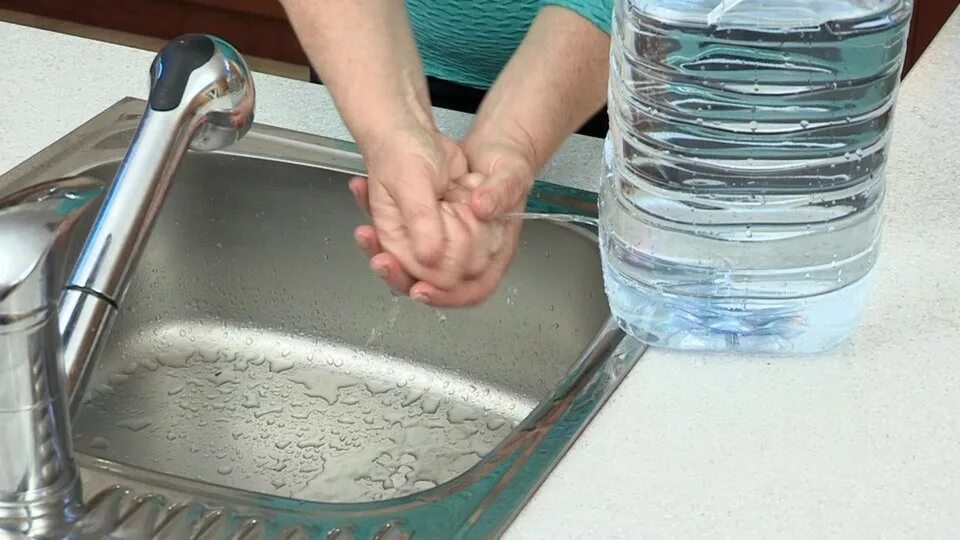 Мытье без воды купить. Убрать воду. Фрагмент воды. Отключили воду посуда. Как помыть воду.