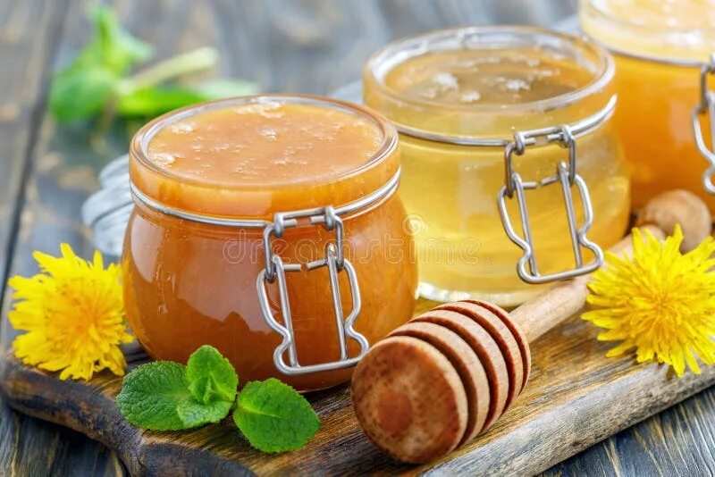 Фокусы с картами с четырьмя дамами. Четыре дамы четыре короля | карты. Фокусмед. Фото с мёдом без фокуса. Кесадилья на черном фоне панорама.