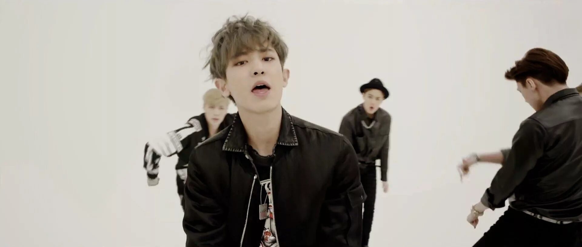 Exo call. Exo call me baby xiumin. exo call me baby. exo call me baby chanyeol. call me baby.
