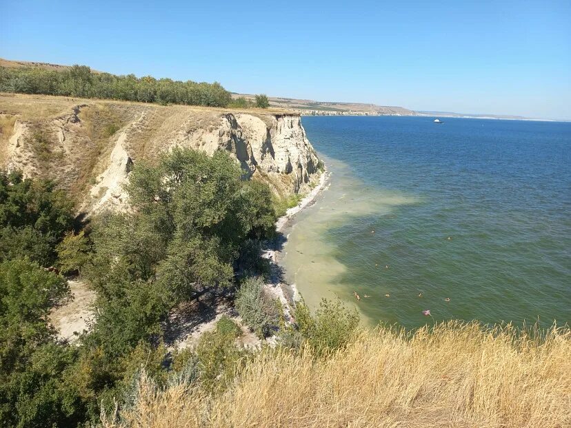 Природные достопримечательности саратовской области. Утёс Степана Разина. Утес Разина Саратов. Утёс Степана Разина Саратовская область. Достопримечательности Саратовской области Утес Степана Разина.