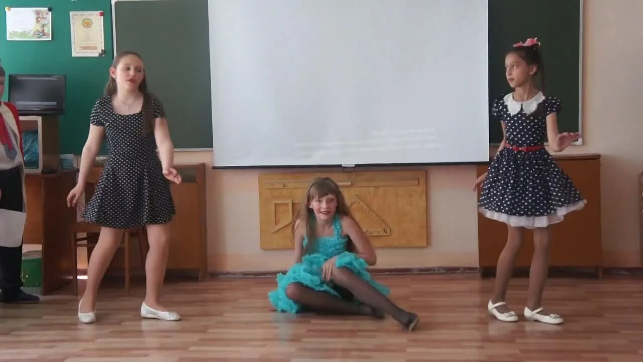 танец 3 подружки. танец 3 подружки. танец 3 подружки. цирковая студия романтики минск. танец три подружки.