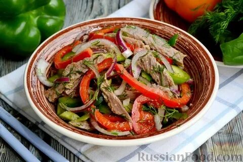 Салат с мясом луком и перцем