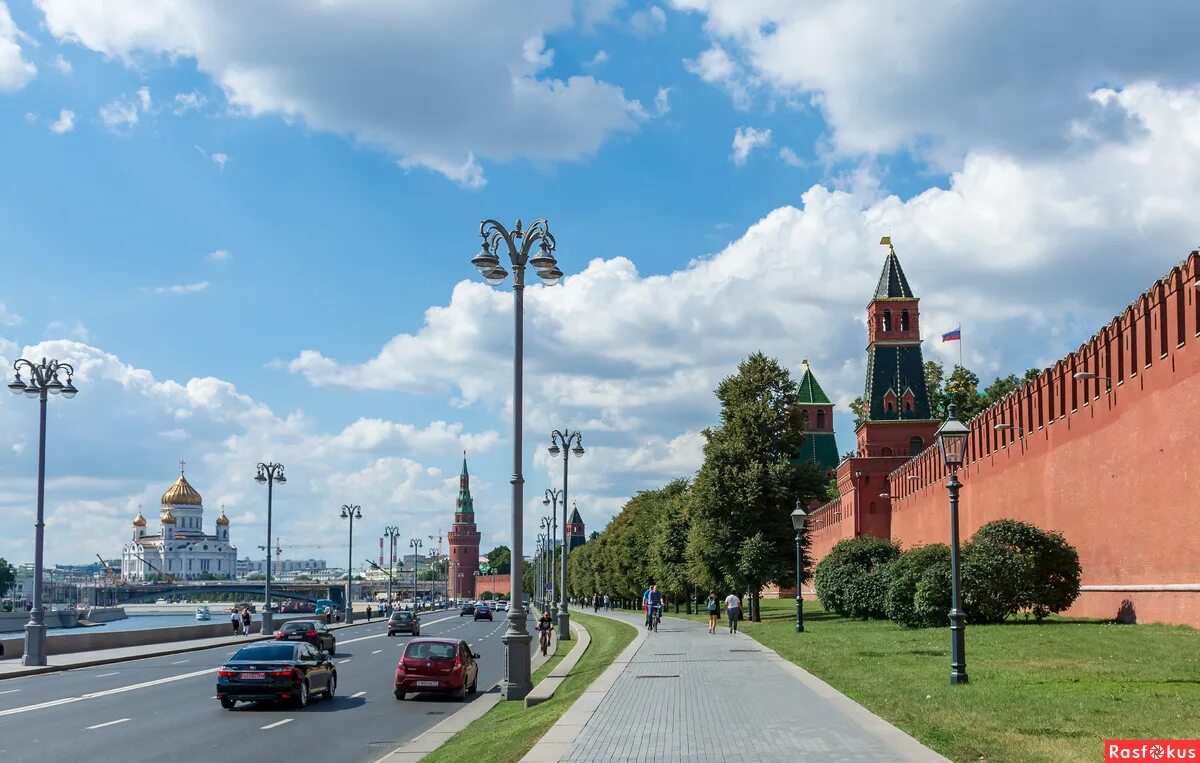 Прогулки по москве. Экскурсии по москве. Гуляем по москве 2023. Москва люди гуляют. Гуляем по москве 2023.