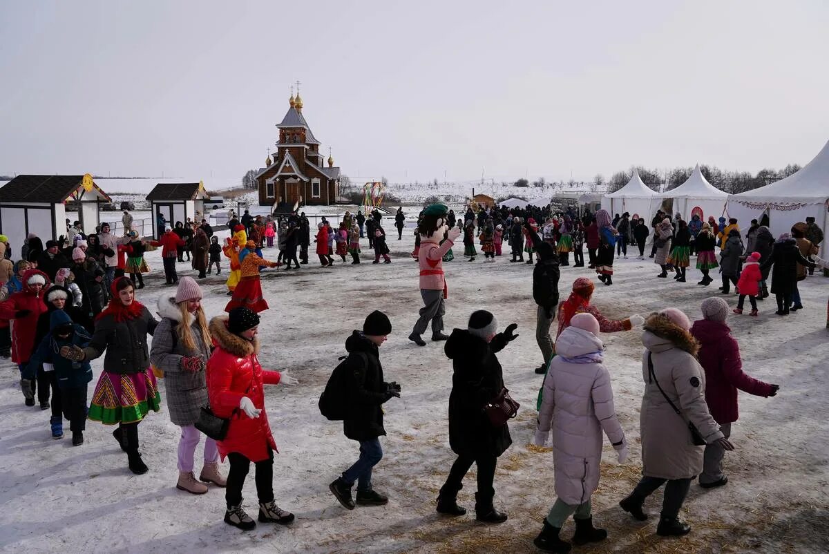 Народное гуляние широкая Масленица. Масленица в парке. Гуляния на Масленицу на мельнице. Эстафеты на Масленицу.