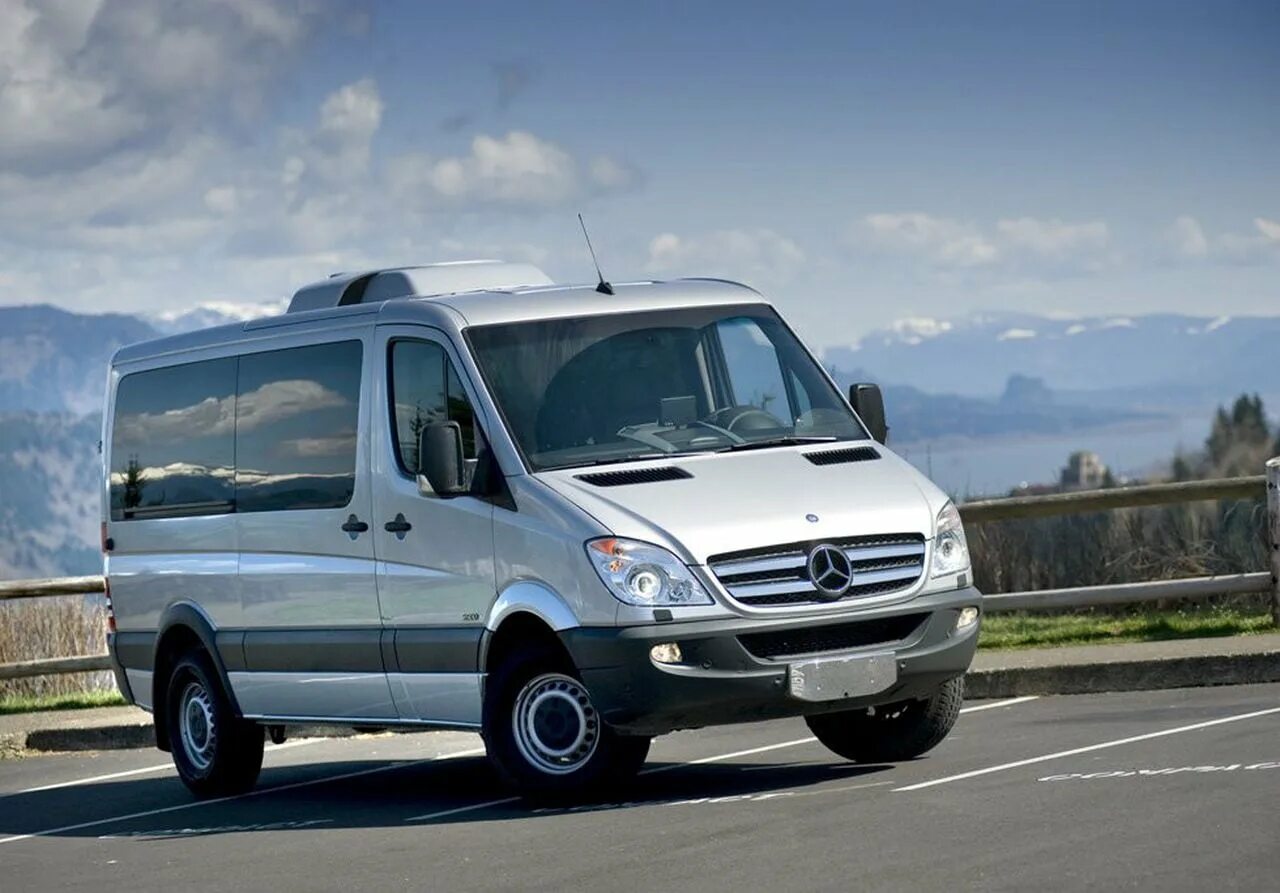 Что такое спринтер. Mercedes-Benz Sprinter. Мерседес Спринтер. 498 Мерседес Спринтер. Mercedes Sprinter 2012.