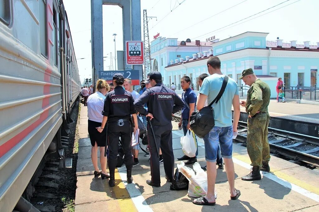 Транспортная полиция РЖД. Сотрудники транспортной полиции Уссурийск. Наряд сопровождения. Телефоны транспортной полиции