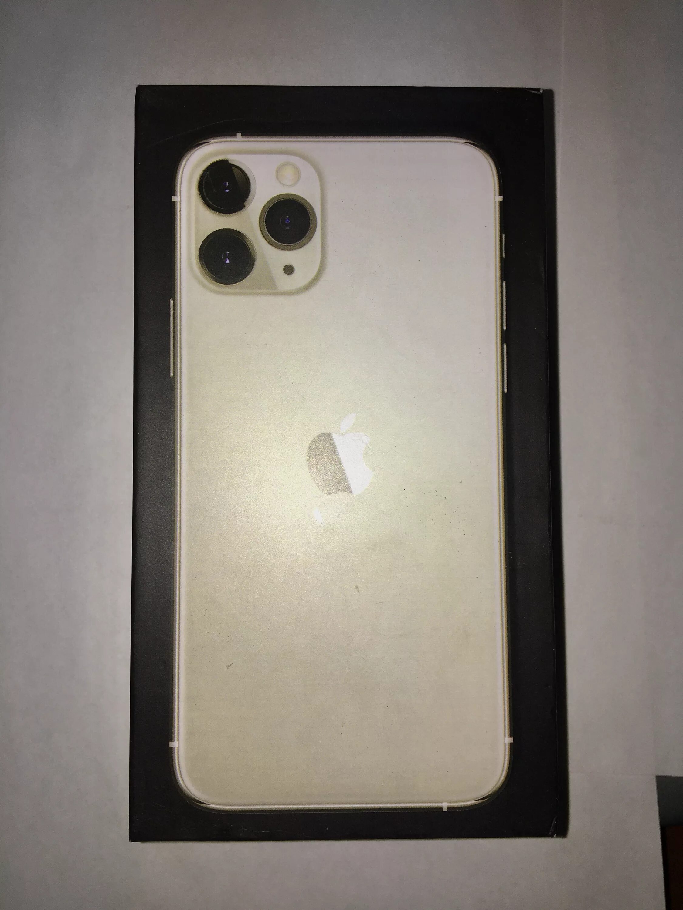 Айфон про макс коробка. Iphone 11 Pro Max коробка. Iphone 13 Pro Max коробка. Iphone 11 коробка спереди.