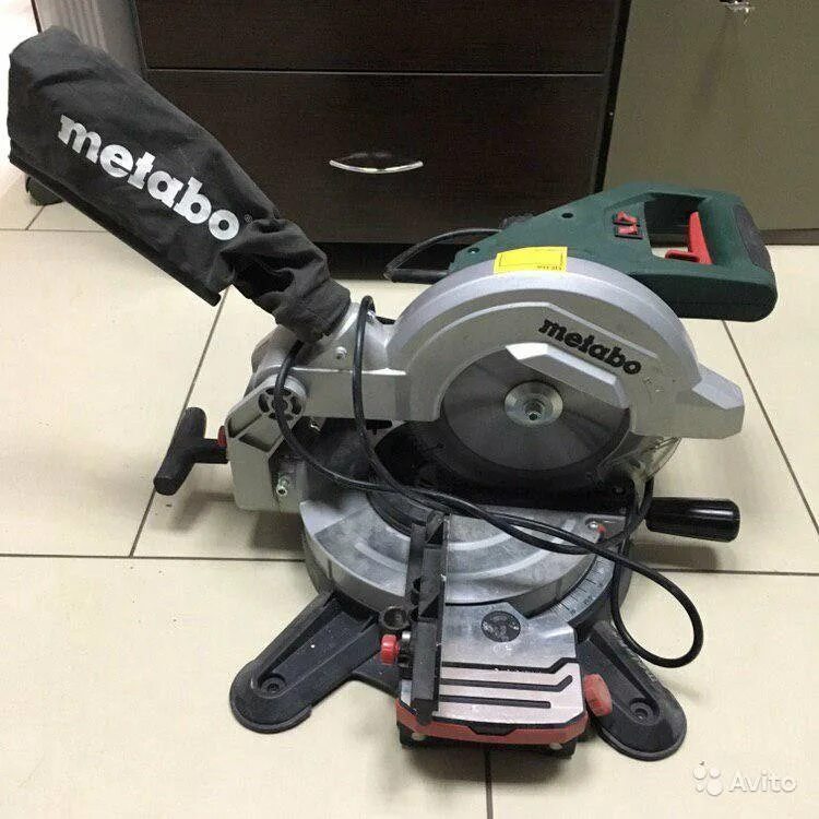 Купить metabo 216 m. Метабо KS 216. Metabo KS 216 M Lasercut. Торцовка Metabo KS 216 M. Торцовочная пила Метабо КС 216.