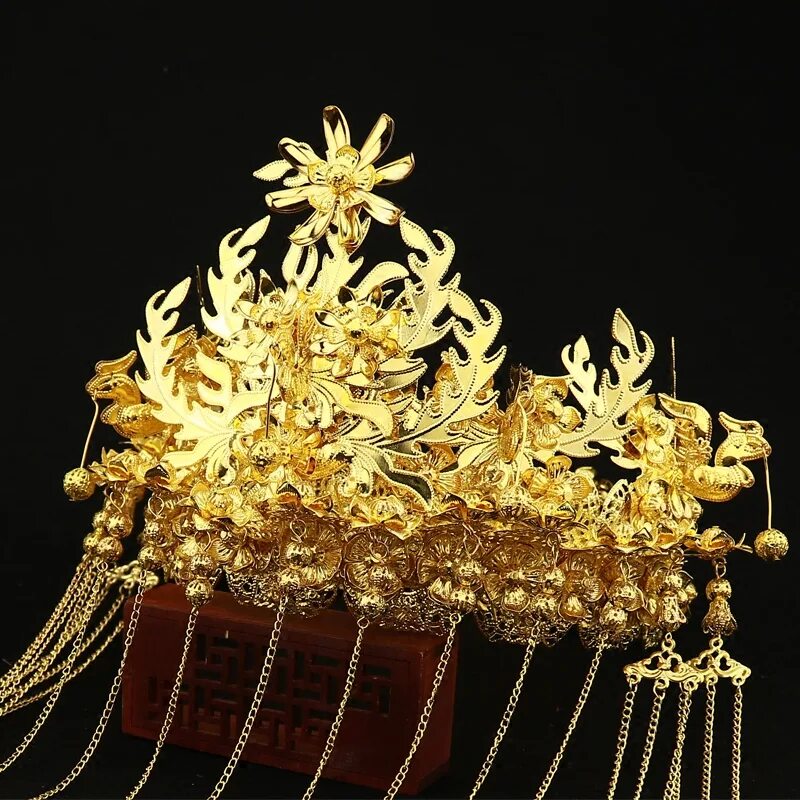 Золотая корона китай россия. Корона Феникса Китай. Китайская Свадебная корона. Корона китайского императора. Нефритовая корона Китай.