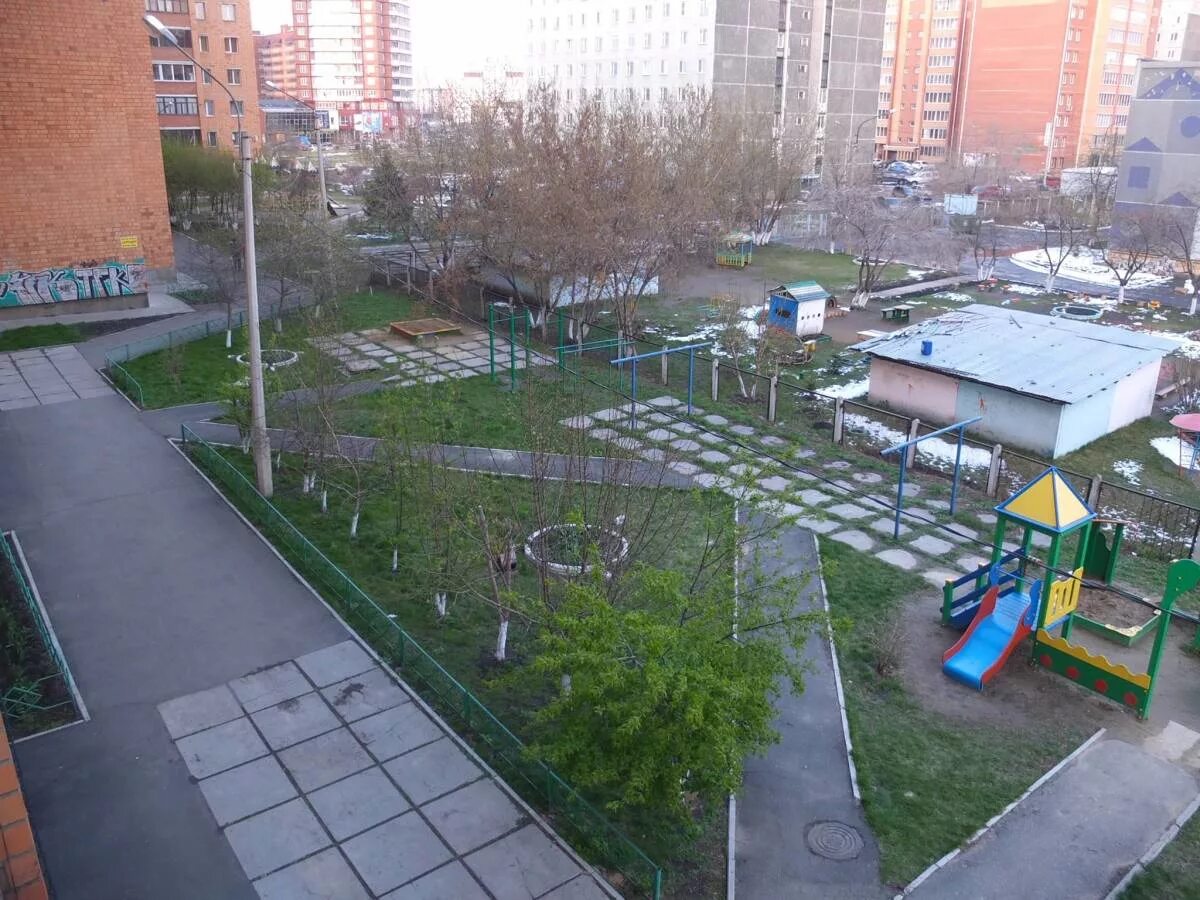 Показываем убожество и красоту дворов Красноярска на примере одной улицы - НГС -