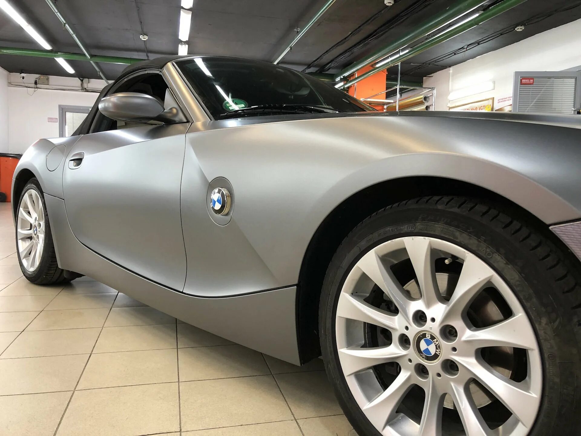 Zet auto. Серый матовый БМВ z4. Серая БМВ Зет 4. Матовая пленка BMW z4 g29. Пленка матовый Титан хром.