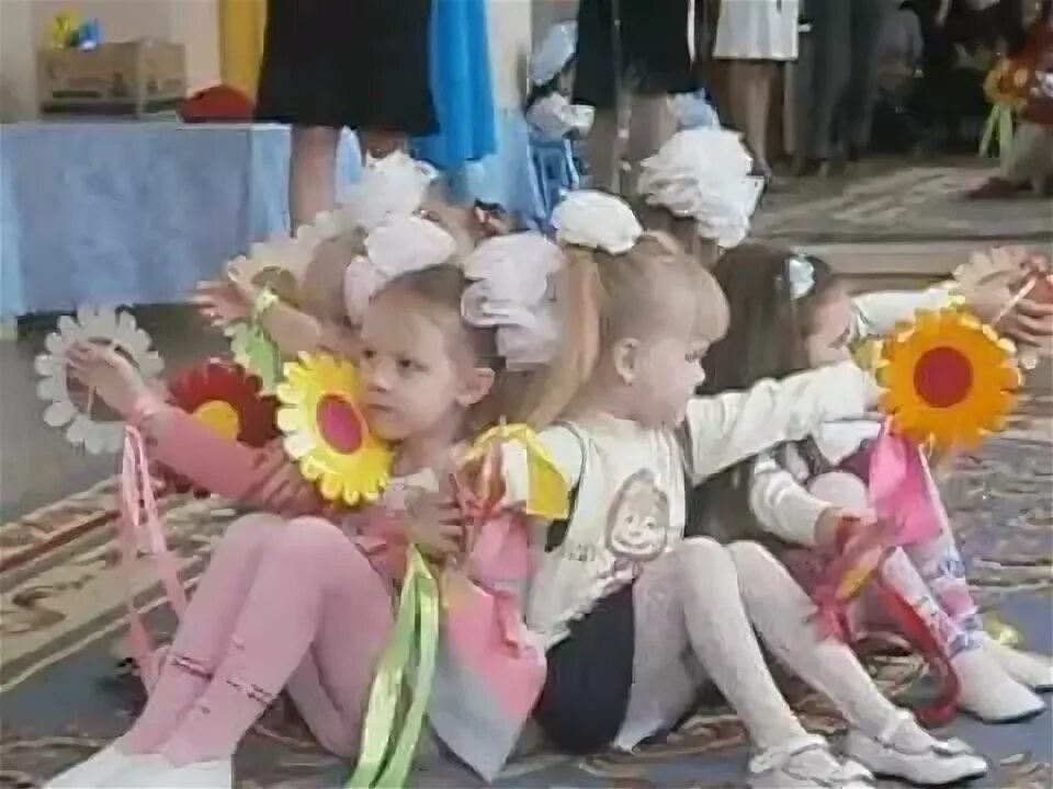 Цветок для танца в детском саду. Цветы на руку для танца в детском. танец цветочков в детском саду. цветы для танца в детском саду своими руками. цветы на руку для танца в детском саду.
