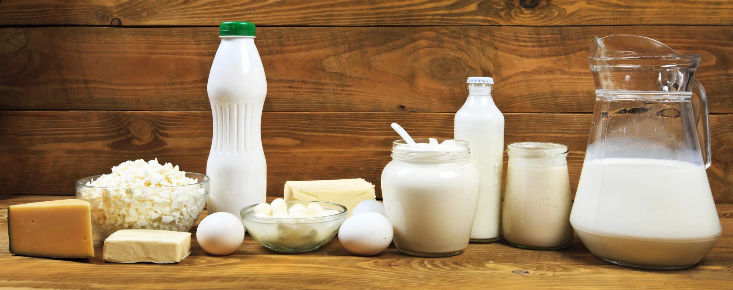Как называется сырое молоко. Фермерское молоко. молочная продукция панорама. баннер молочная продукция. молоко и молочная продукция панорама.